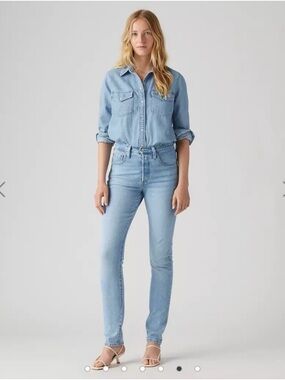 501 Levi's Light Blue Jeans